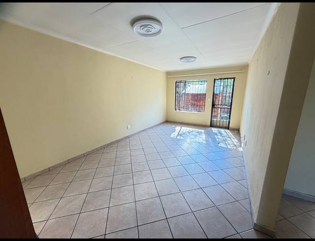 2 BEDROOM TOWNHOUSE FOR SALE IN ANDEON
